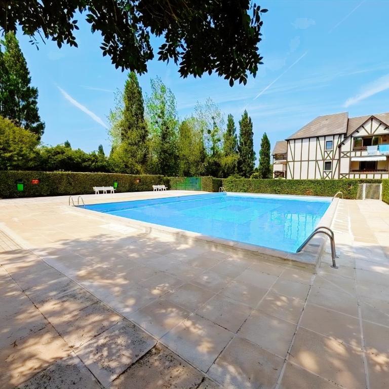 Cottage cosy avec jardin, piscine, tennis et parking - Two-Bedroom House - 30