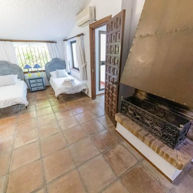Luxury Mijas Villa with Private Pool & Sea Views - Villa - 34