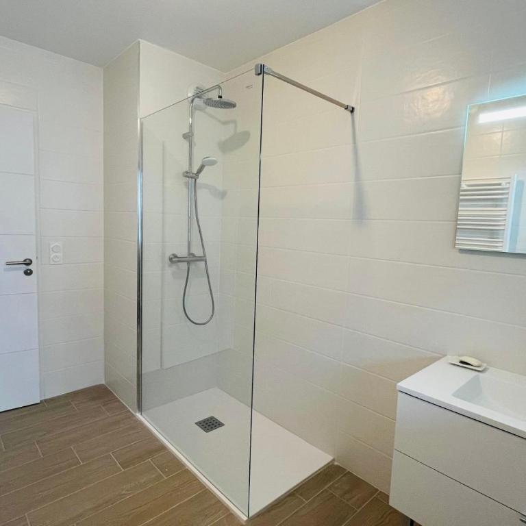 New Building- Appartement neuf lumineux vue Mer, tramway L3 au pied de immeuble à 10 à 15 mns d'aéroport, centre ville & promenade anglais - Two-Bedroom Apartment - 21