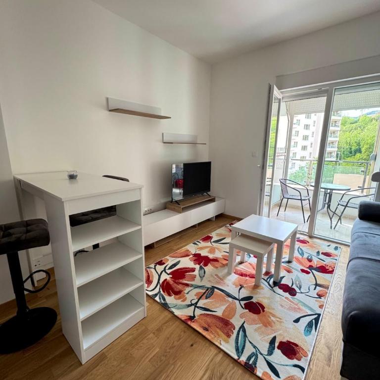 Apartment Dora - One-Bedroom Apartment - 1