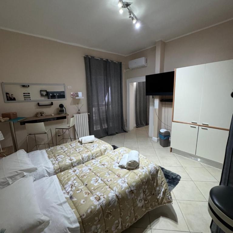 N67 B&B Taranto Centro-3 camere indipendenti - Twin Room - 5