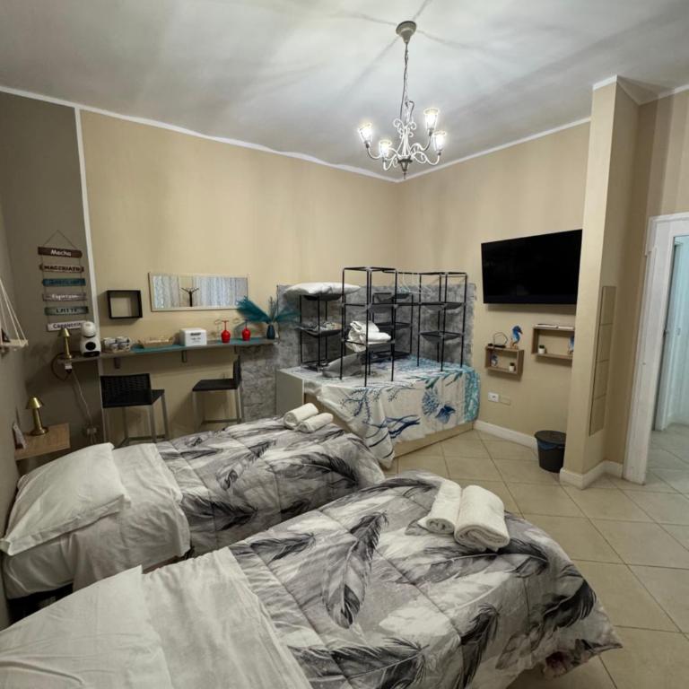 N67 B&B Taranto Centro-3 camere indipendenti - Twin Room with Private Bathroom - 5