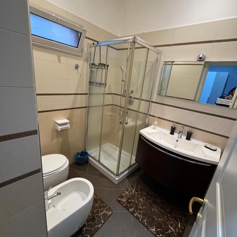 N67 B&B Taranto Centro-3 camere indipendenti - Quadruple Room with Private Bathroom - 1
