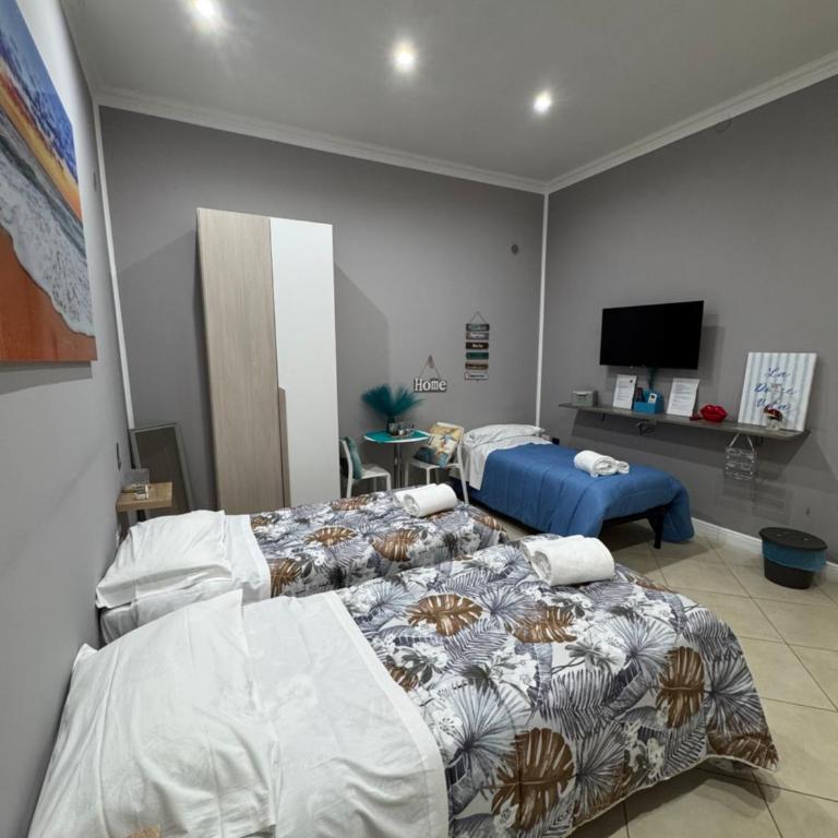 N67 B&B Taranto Centro-3 camere indipendenti - Quadruple Room with Private Bathroom - 2