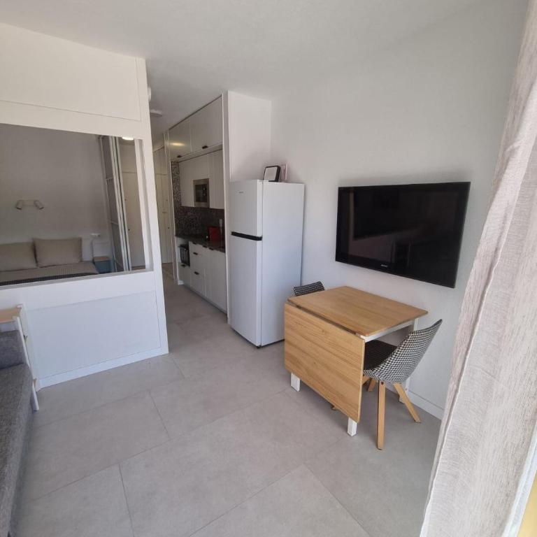 Cambrils Seafront Retreat Parking PortAventura - Apartamento de 1 dormitorio con balcón y vistas al mar - 8