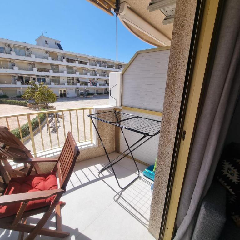 Cambrils Seafront Retreat Parking PortAventura - Apartamento de 1 dormitorio con balcón y vistas al mar - 14