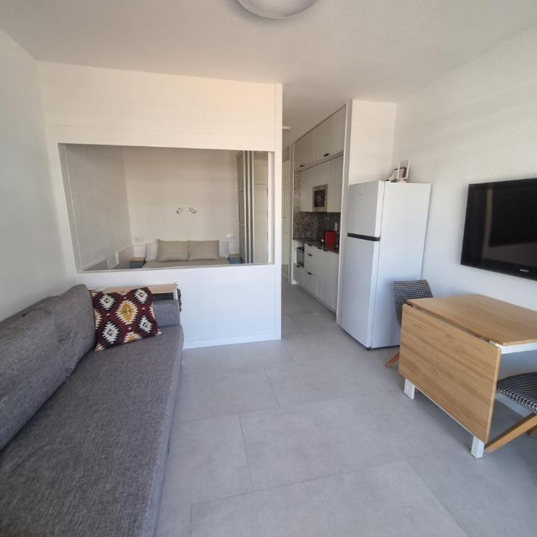 Cambrils Seafront Retreat Parking PortAventura - Apartamento de 1 dormitorio con balcón y vistas al mar - 22