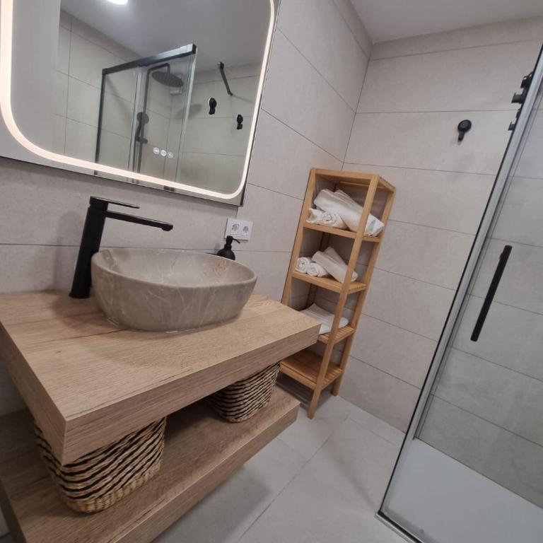 Cambrils Seafront Retreat Parking PortAventura - Apartamento de 1 dormitorio con balcón y vistas al mar - 34
