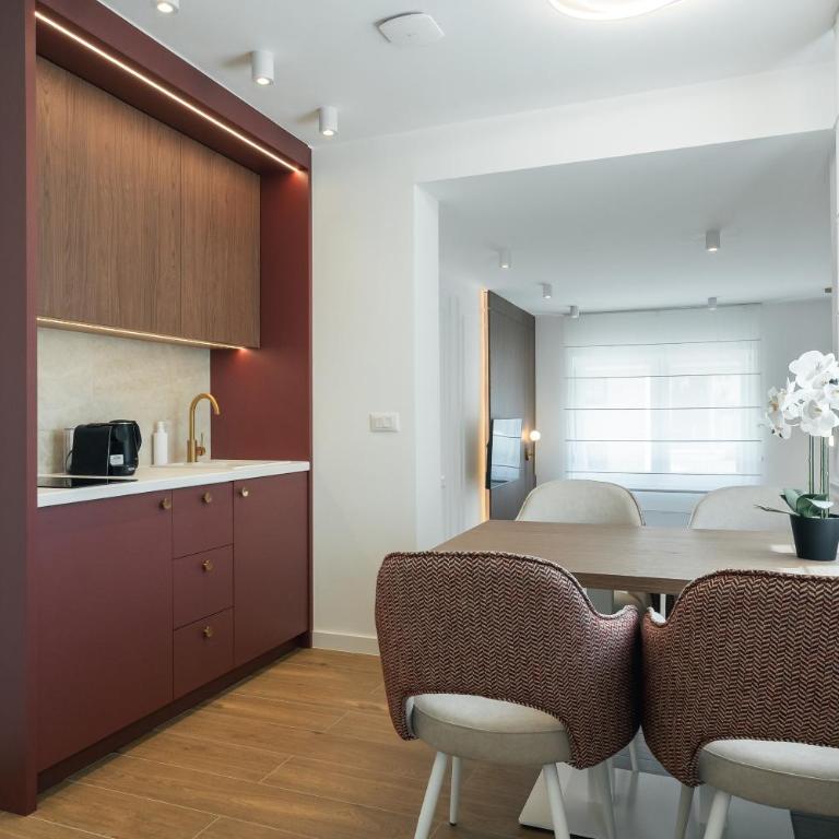 L A Apartments ILIDŽA by Ben&Co - Premium Četvorokrevetna Soba - 1