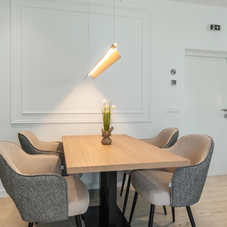 L A Apartments ILIDŽA by Ben&Co - Luksuzna Četvorokrevetna Soba - 4
