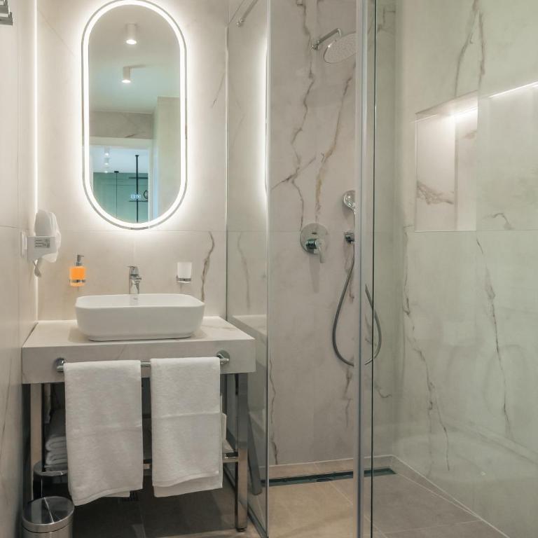 L A Apartments ILIDŽA by Ben&Co - Luksuzna Četvorokrevetna Soba - 16