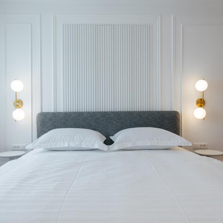 L A Apartments ILIDŽA by Ben&Co - Deluks Dvokrevetna Soba sa Bračnim Krevetom i Balkonom - 2