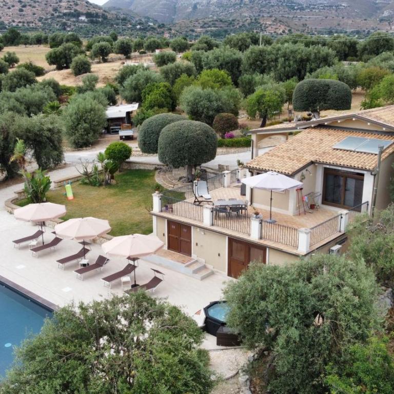 Villa Badessa - Three-Bedroom Villa - 3