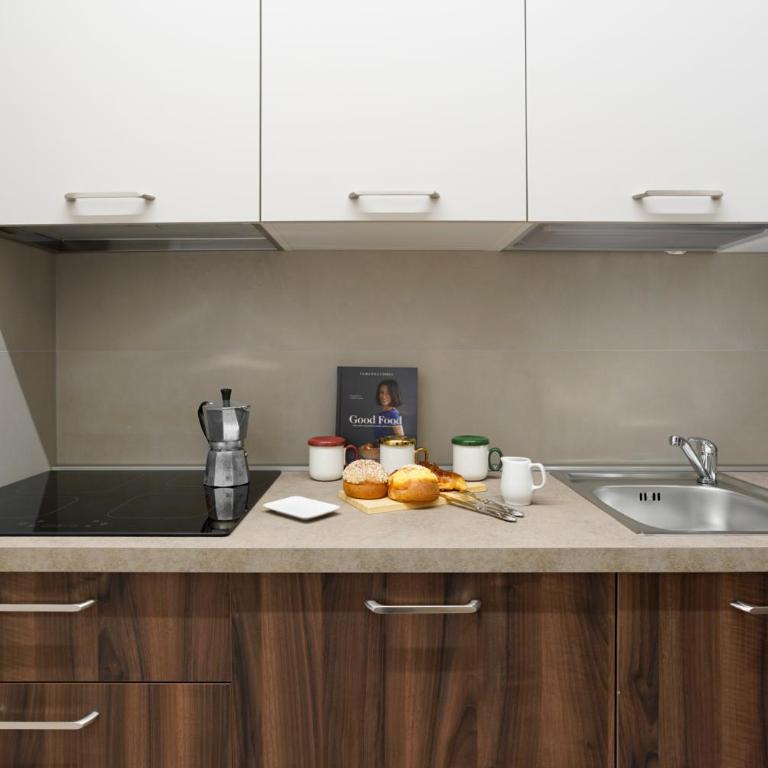 Napoleona Suites - Appartamenti e Suites curati e confortevoli - Camera Familiare con Bagno Privato - 1