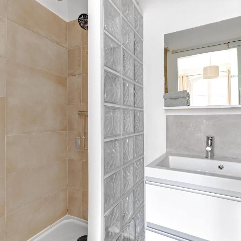BnBNova - Stylish - 1BR - Steps from Le Marais & Montorgueil - Apartment - 23