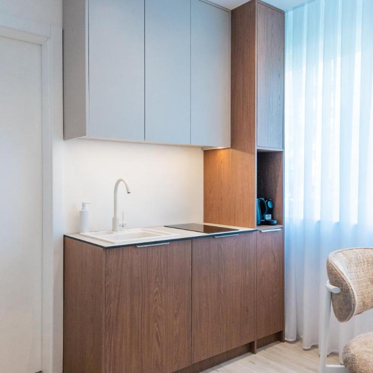 L A URBAN Retreat APARTMENTS BY BEN&CO - Studio Apartment with King Bed - 16
