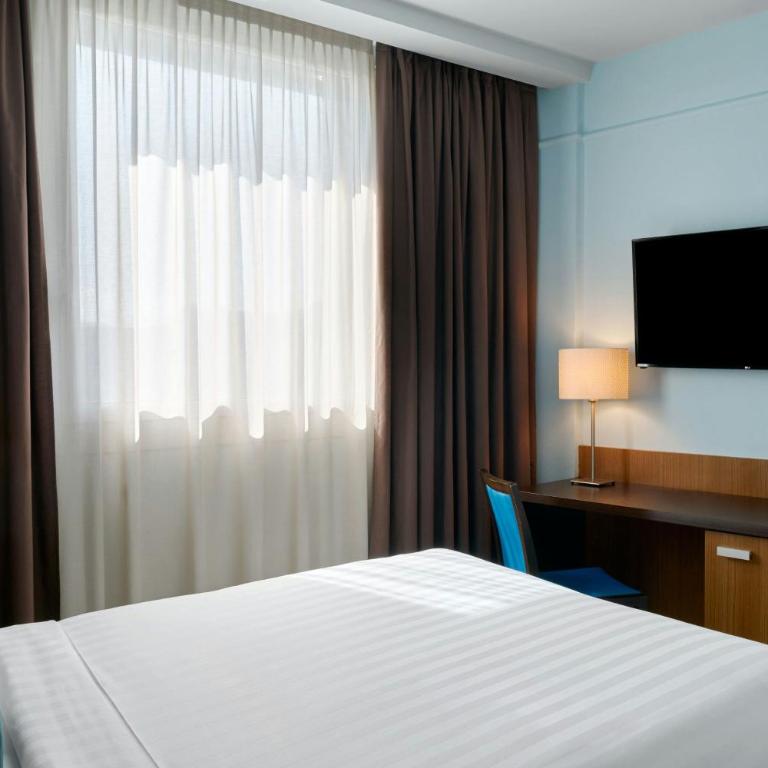 Four Points Flex by Sheraton Bologna Airport - Standard Twin Room with One Single Bed and City View - 4