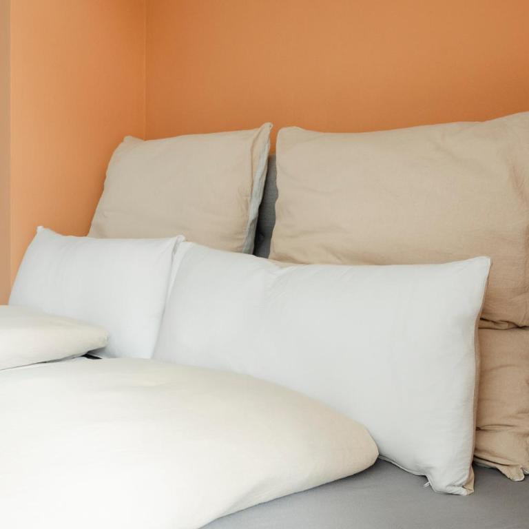 Quiet Courtyard Altstadt Suite - 3BR & Free Parking by HERO HOMES Graz - Three-Bedroom Apartment - 14