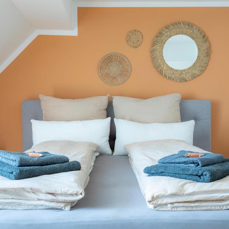 Quiet Courtyard Altstadt Suite - 3BR & Free Parking by HERO HOMES Graz - Three-Bedroom Apartment - 11