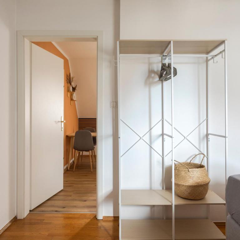 Quiet Courtyard Altstadt Suite - 3BR & Free Parking by HERO HOMES Graz - Three-Bedroom Apartment - 12