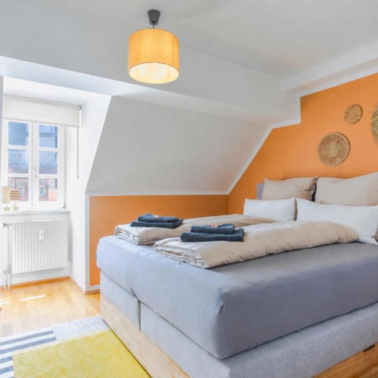 Quiet Courtyard Altstadt Suite - 3BR & Free Parking by HERO HOMES Graz - Three-Bedroom Apartment - 5