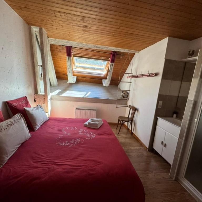 La Jument Verte Chambres d'Hôtes Aix-les-Bains - Appartement 2 Chambres - Vue sur Piscine - 2