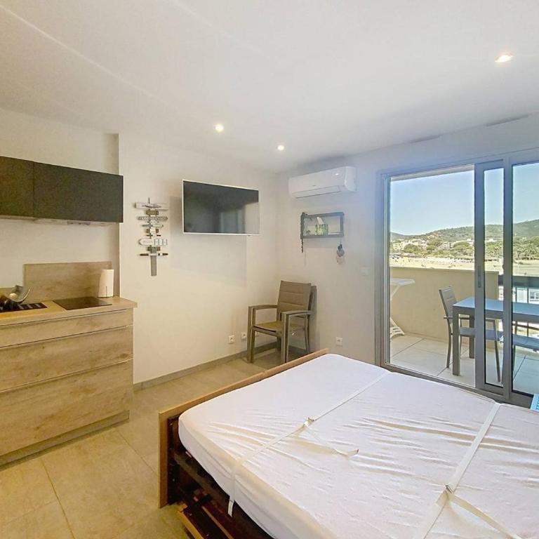Studio rénové avec climatisation et piscine à Bormes-les-Mimosas - FR-1-610-63 - Studio - 8