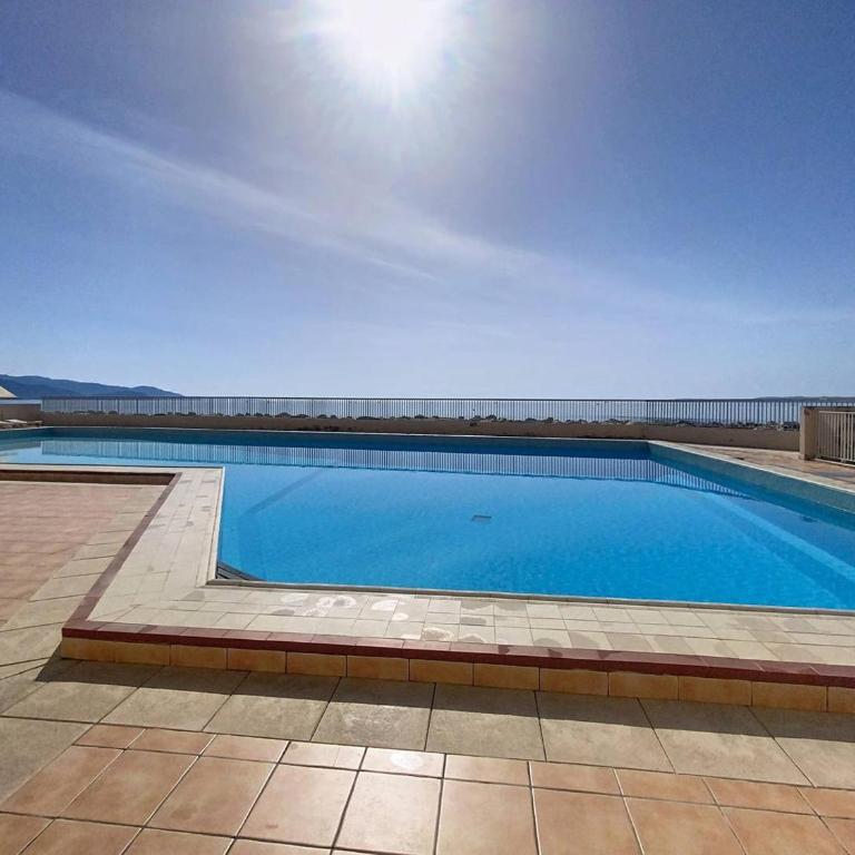 Studio rénové avec climatisation et piscine à Bormes-les-Mimosas - FR-1-610-63 - Studio - 13