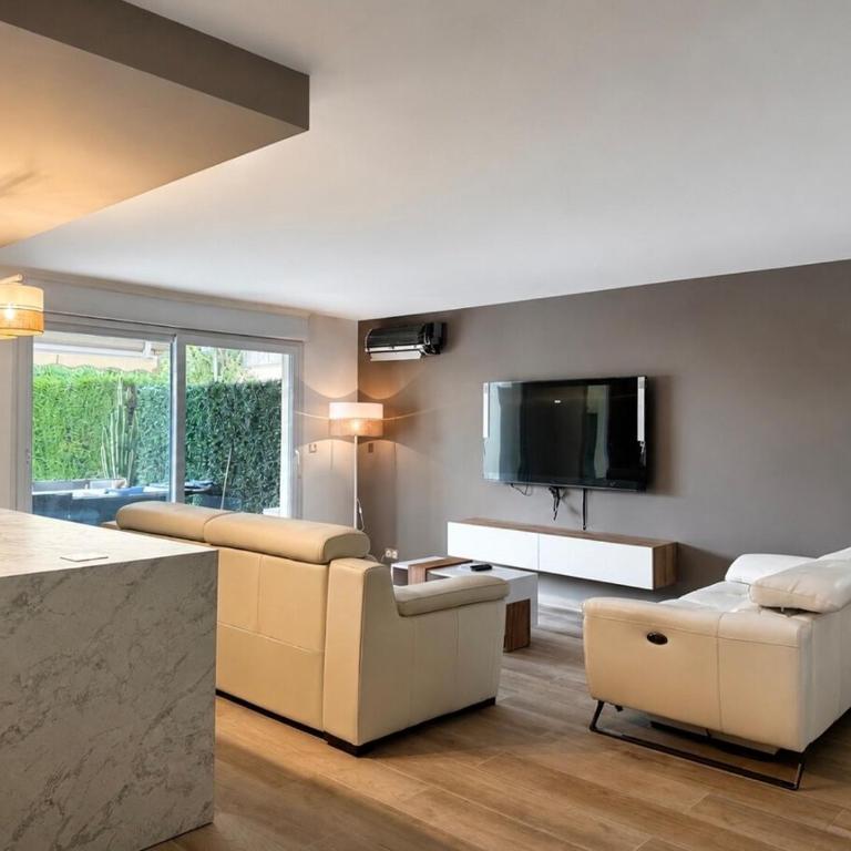 Luxury apartment - private garden and pool - Two-Bedroom Apartment - 10