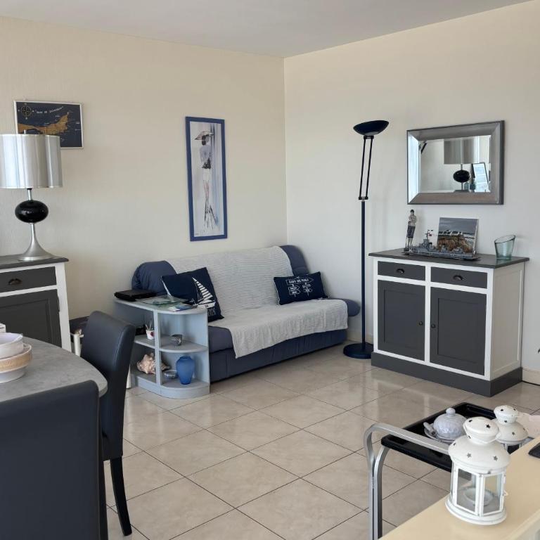Apartment facing the large beach - Apartment - 8