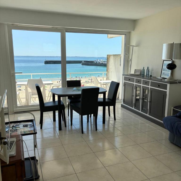 Apartment facing the large beach - Apartment - 14