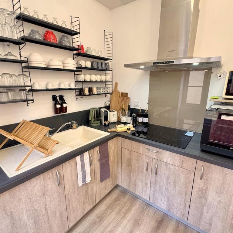 Elegant 4 pers terrace parking heart of Sarlat - Two-Bedroom Deluxe Apartment with Balcony - 12