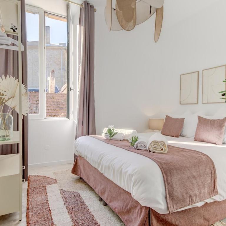 Elegant 4 pers terrace parking heart of Sarlat - Two-Bedroom Deluxe Apartment with Balcony - 15