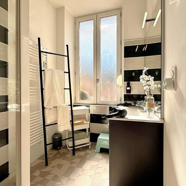 Elegant 4 pers terrace parking heart of Sarlat - Two-Bedroom Deluxe Apartment with Balcony - 21
