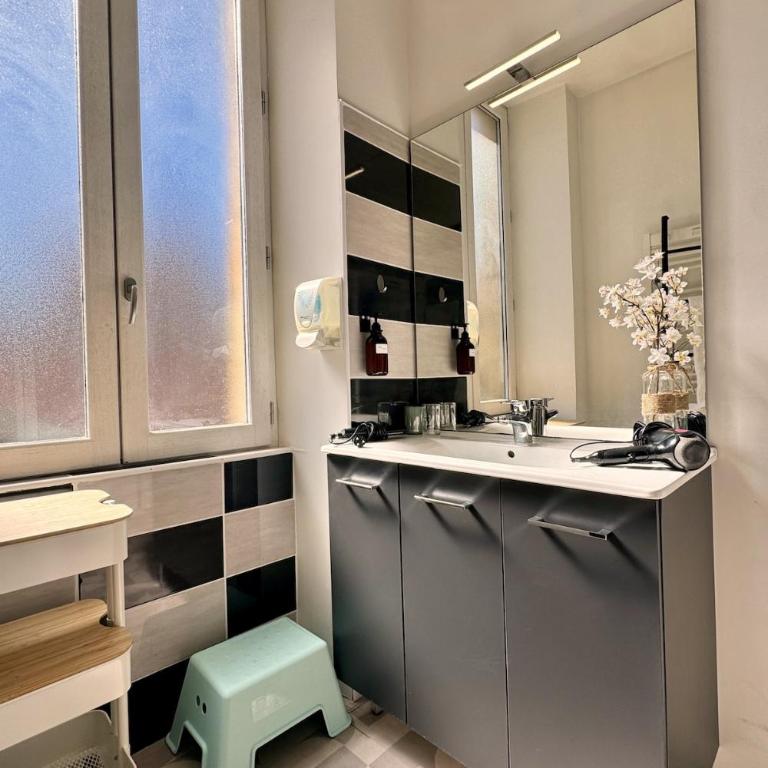 Elegant 4 pers terrace parking heart of Sarlat - Two-Bedroom Deluxe Apartment with Balcony - 19