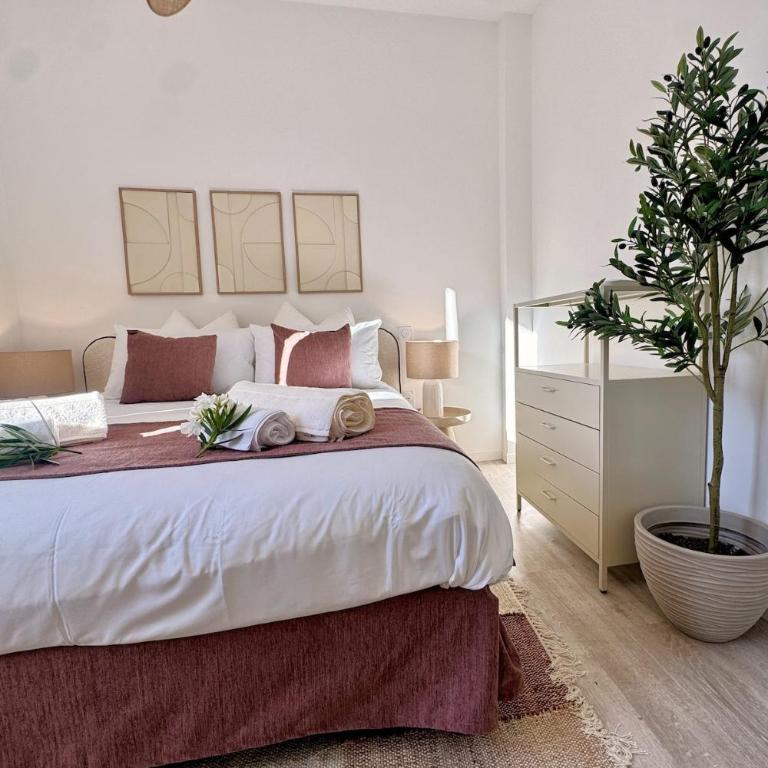 Elegant 4 pers terrace parking heart of Sarlat - Two-Bedroom Deluxe Apartment with Balcony - 14