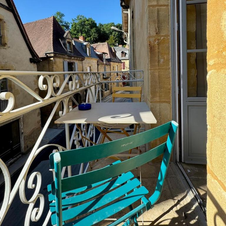 Elegant 4 pers terrace parking heart of Sarlat - Two-Bedroom Deluxe Apartment with Balcony - 31