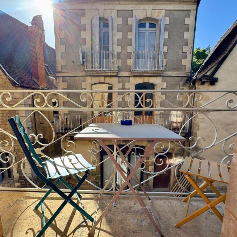 Elegant 4 pers terrace parking heart of Sarlat - Two-Bedroom Deluxe Apartment with Balcony - 32