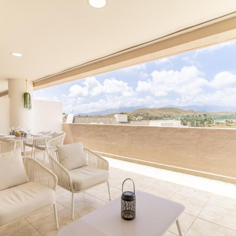 A Estrenar con Terraza Piscina y Parking Gratis - Apartamento Deluxe - 4