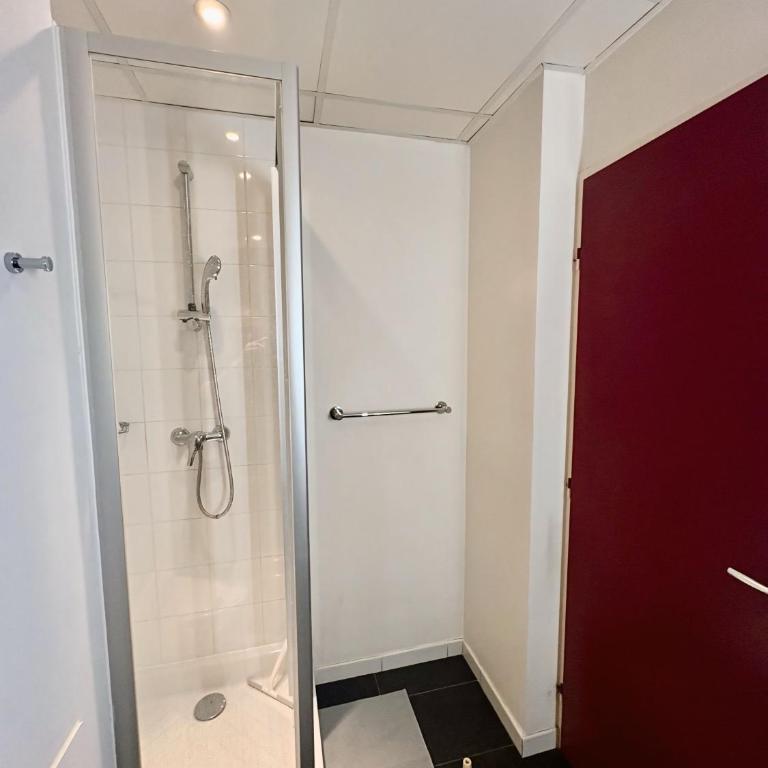 Studio lumineux et climatisé avec parking gratuit - Tramway devant la résidence - Apartamento de 1 dormitorio - 8
