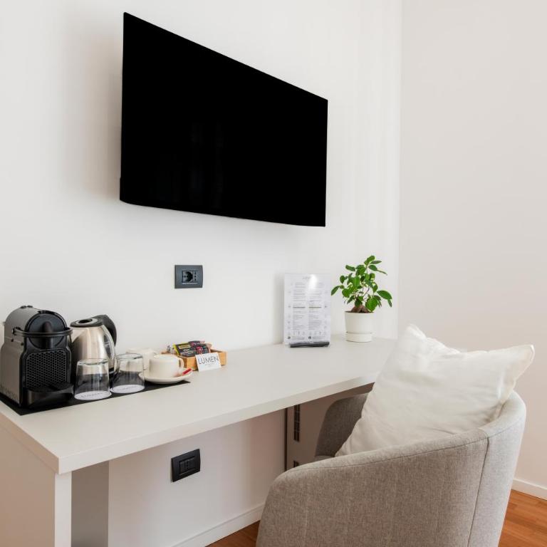 Lumen Boutique Stay - Deluxe Double Room - 10