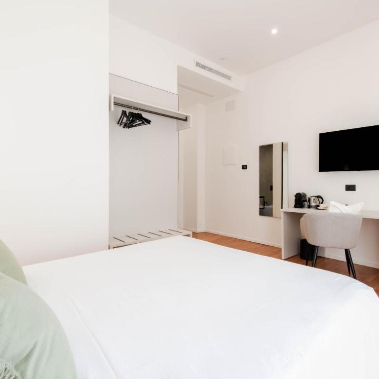 Lumen Boutique Stay - Deluxe Double Room - 4