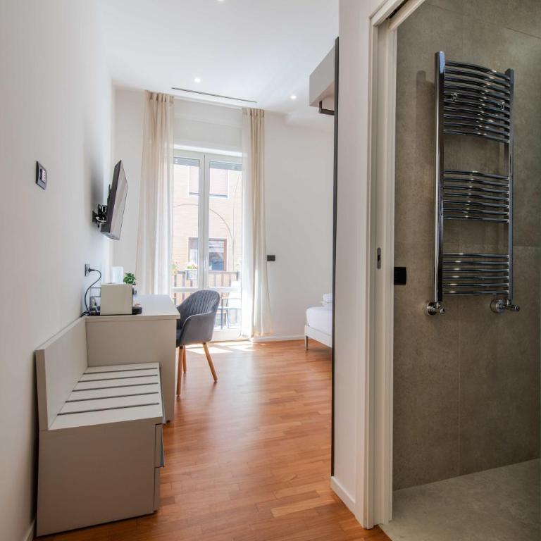 Lumen Boutique Stay - Deluxe Double Room with Balcony - 11