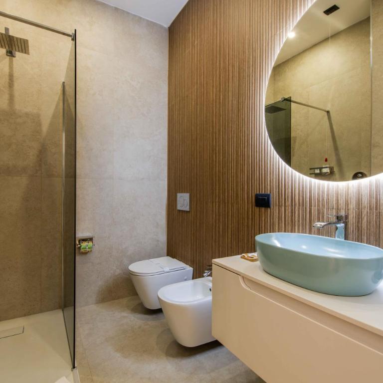 Lumen Boutique Stay - Deluxe Double Room with Balcony - 6