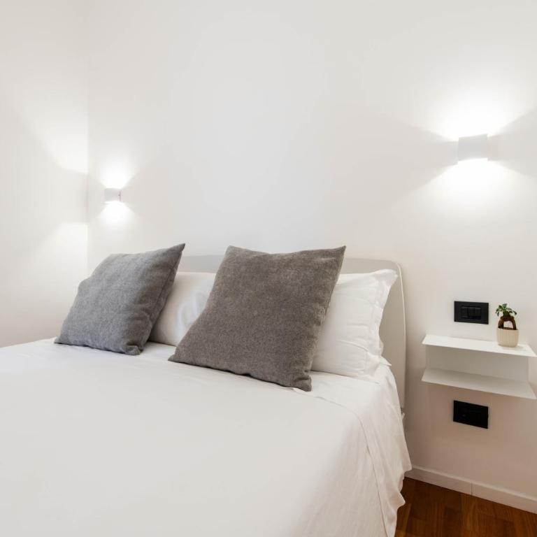 Lumen Boutique Stay - Deluxe Double Room with Balcony - 2