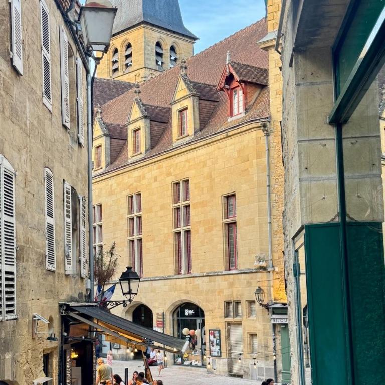 Charming and cosy quiet studio heart of Sarlat - One-Bedroom Apartment with Terrace - 54