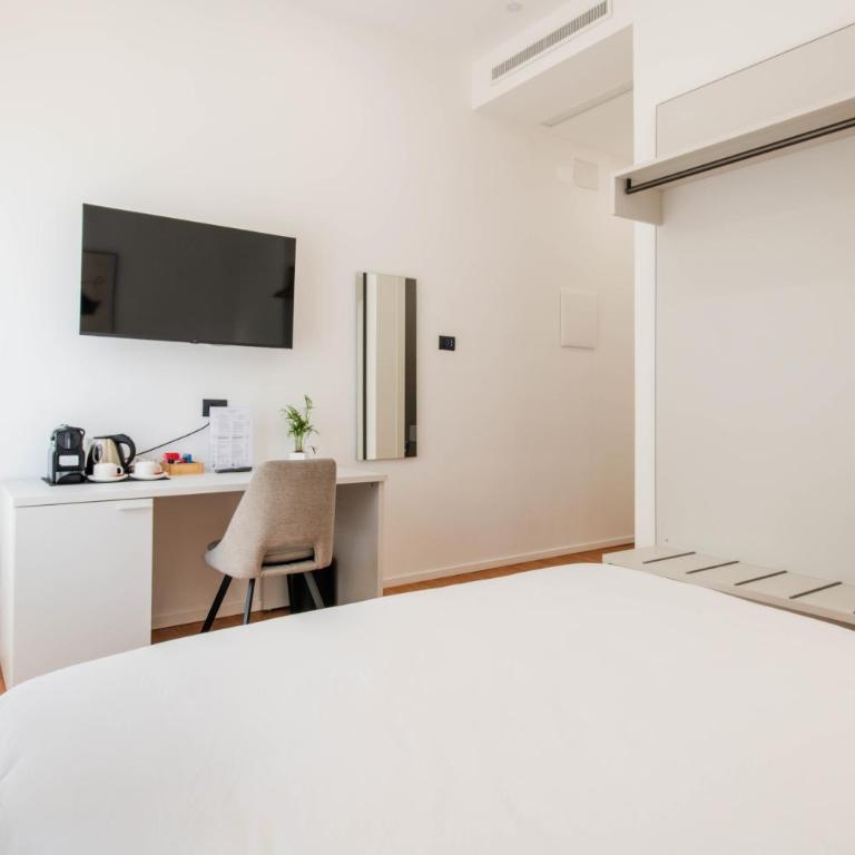 Lumen Boutique Stay - Standard Double Room - 9