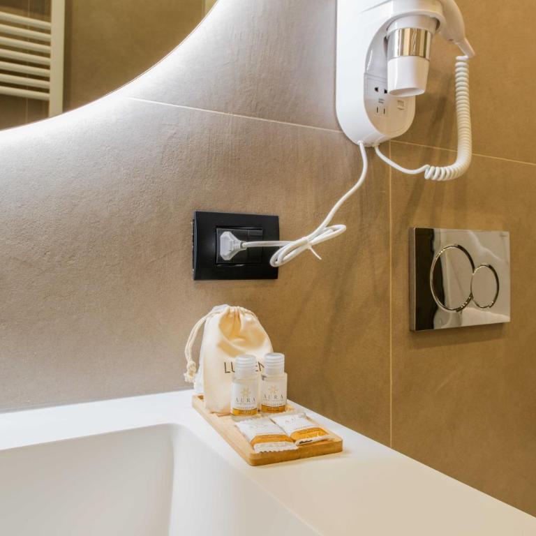 Lumen Boutique Stay - Standard Double Room - 4