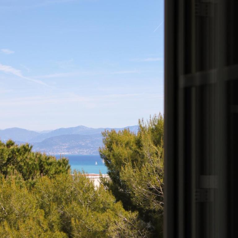 Hôtel Beau Site - Cap d'Antibes - Grande Chambre Double Supérieure - 19