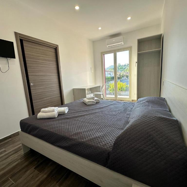 Spina Brothers' Holiday Rooms - Camera Matrimoniale con Balcone - 2